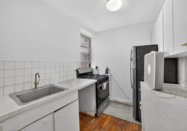 Photo 3 of Condo for sale at 2105 Wallace Ave #2A, Bronx, NY 10462 | MLS# 991712 | Listing updated on 2026-08-31