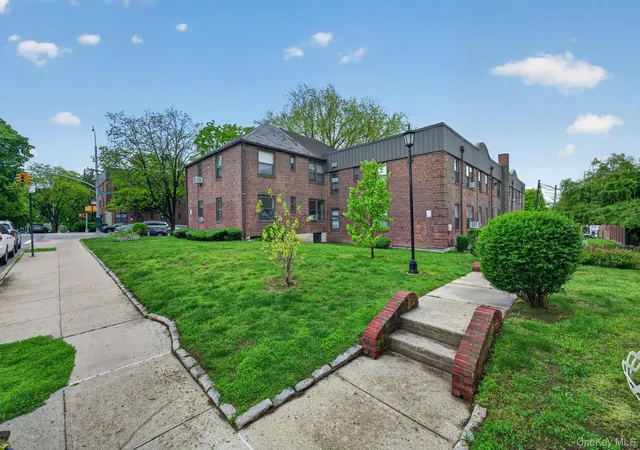 4th image of 7619 Ditmars Blvd, New York, NY 11370