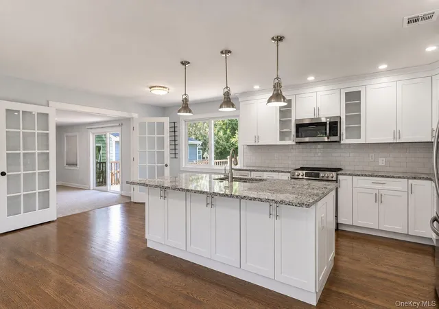 Photo 4 of Single family home for sale at 3735 Deep Hole Dr, Mattituck, NY 11952 | MLS# 991746 | Listing updated on 2026-10-09