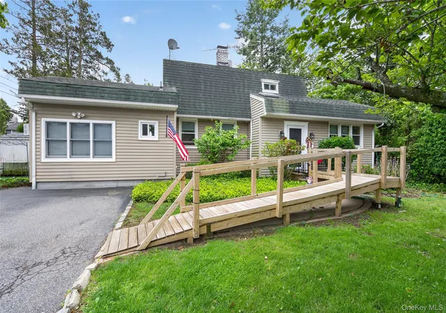 2nd image of 8 7th St, North Hempstead, NY 11514 | MLS# 991750