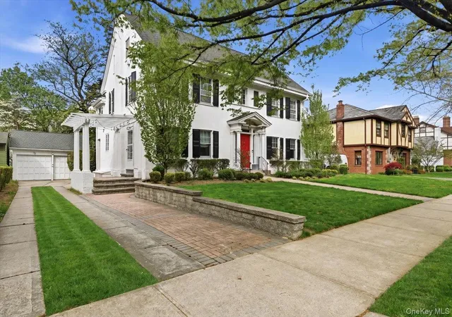 3rd image of 10 Massachusetts Blvd, Floral Park, NY 11001 | MLS# 991769