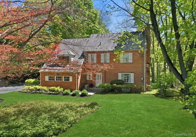 2nd image of 4 The Birches, Roslyn, NY 11576 | MLS# 991775