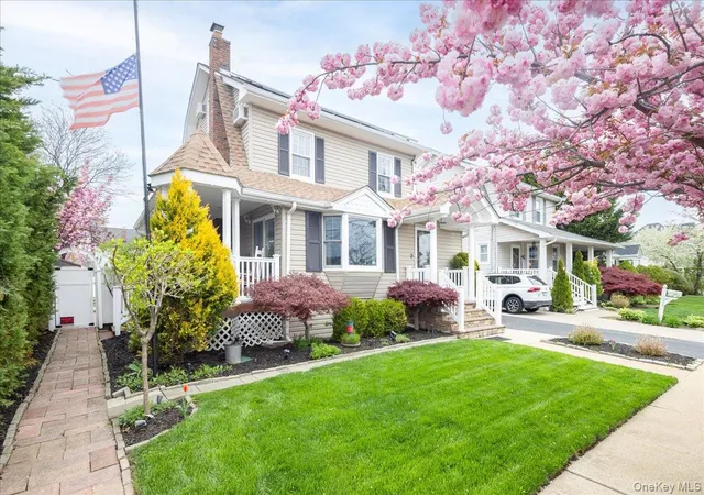 3rd image of 210 Frederick Ave, Hempstead, NY 11710 | MLS# 991804