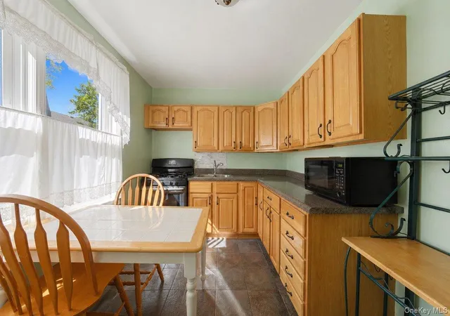 3rd image of 107 Hilltop Acres #107, Yonkers, NY 10704 | MLS# 991808
