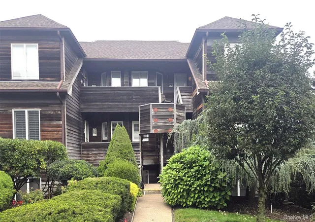 Photo 1 of Condo for sale at 605 Fox Hl Dr, Riverhead, NY 11933 | MLS# 991855 | Listing updated on 2026-10-04