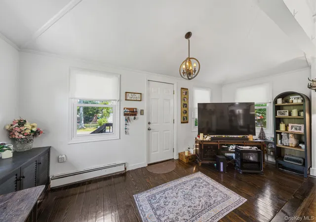 4th image of 218 Pawnee St, Islip, NY 11779 | MLS# 991869