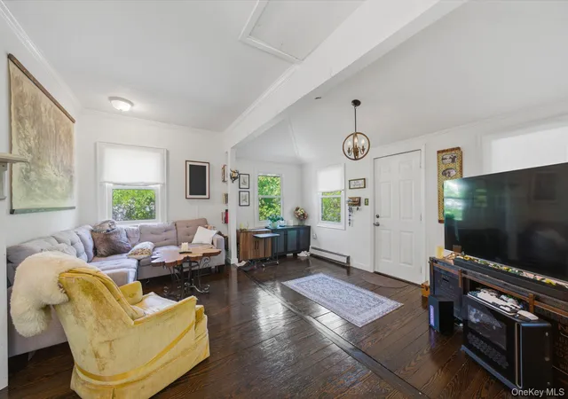5th image of 218 Pawnee St, Islip, NY 11779 | MLS# 991869