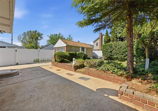 22nd image of 236 Franklin Ave, Malverne, NY 11565 | MLS# 991899