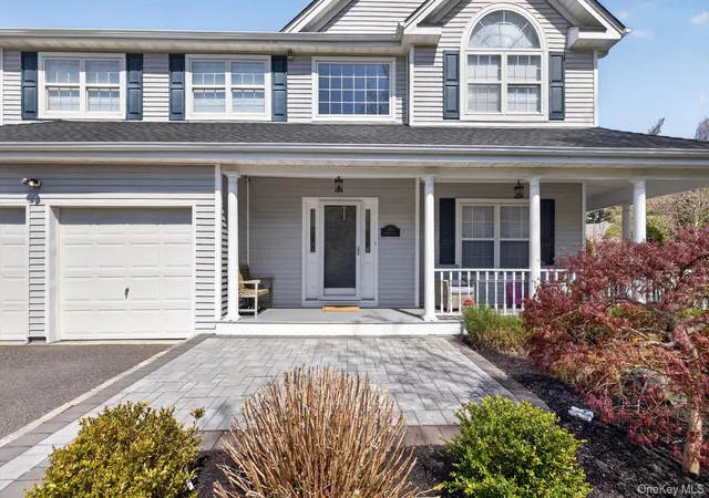 Photo 2 of Sale Pending at 185 Plymouth Blvd, Smithtown, NY 11787 | MLS# 991907 | Listing updated on 2026-05-07