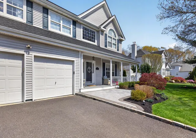 Photo 3 of Sale Pending at 185 Plymouth Blvd, Smithtown, NY 11787 | MLS# 991907 | Listing updated on 2026-05-07