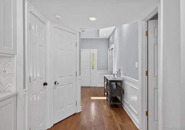 Photo 4 of Sale Pending at 185 Plymouth Blvd, Smithtown, NY 11787 | MLS# 991907 | Listing updated on 2026-05-07