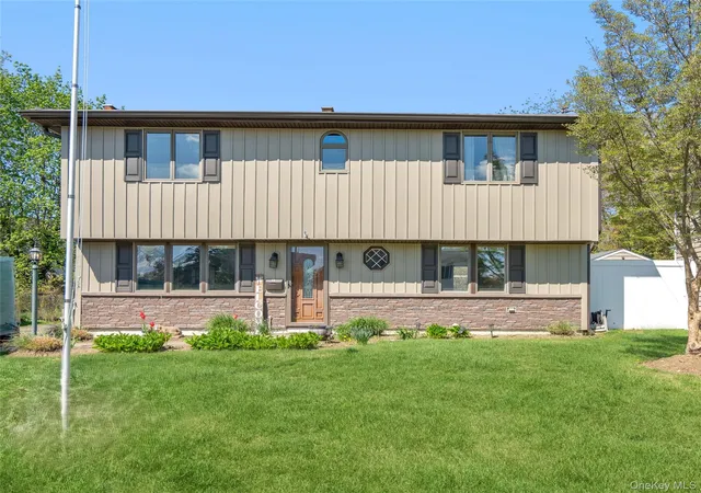 Photo 1 of Sale Pending at 14 Greenway Cir N, Syosset, NY 11791 | MLS# 991908 | Listing updated on 2026-08-21