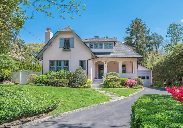 1st image of 227 Littleworth Ln, Sea Cliff, NY 11579 | MLS# 991925