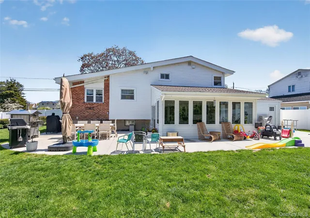 27th image of 182 W 21st St, Deer Park, NY 11729 | MLS# 991961