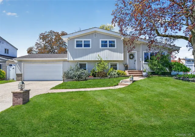 3rd image of 182 W 21St St, Deer Park, NY 11729 | MLS# 991961