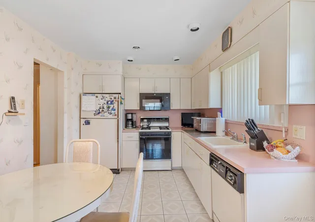 Photo 4 of Sale Pending at 148 Harris Dr, Oceanside, NY 11572 | MLS# 991967 | Listing updated on 2026-07-24