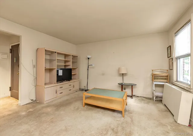Homes for sale in North Hempstead, NY | 3 Edwards Street #1F, North Hempstead, NY 11577 | MLS# 991969