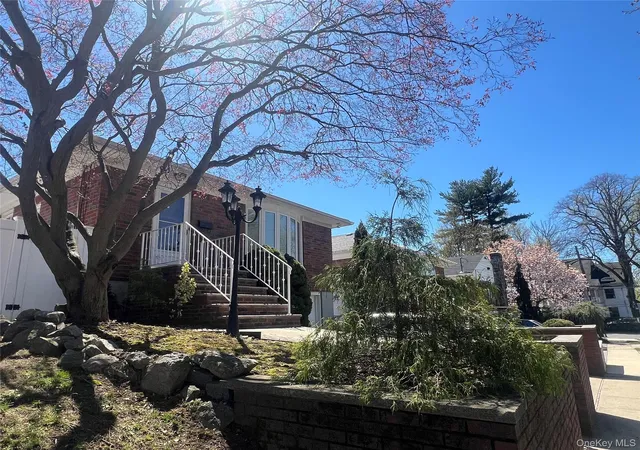 Photo 2 of Single family home for sale at 54 Alpine Ct, New York, NY 10310 | MLS# 991999 | Listing updated on 2026-09-22