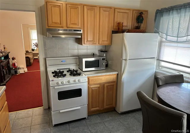 Photo 3 of Sale Pending at 22-03 Parsons Blvd, Whitestone, NY 11357 | MLS# 992042 | Listing updated on 2026-06-10