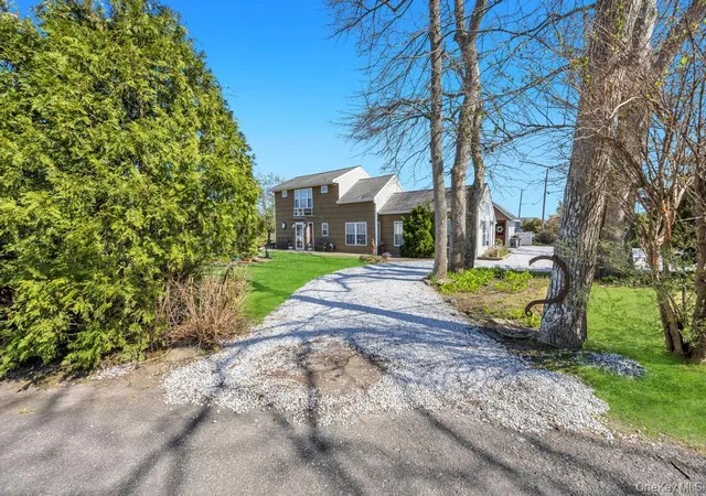 4th image of 70 Featherbed Ln, Oakdale, NY 11769 | MLS# 992058