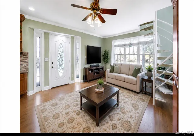 41st image of 70 Featherbed Ln, Oakdale, NY 11769 | MLS# 992058