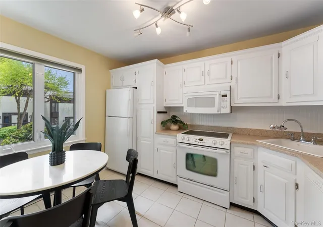 5th image of 1200 Warburton Ave #16, Yonkers, NY 10701 | MLS# 992100