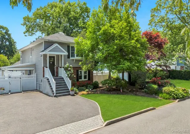 2nd image of 4 Florence St, Nesconset, NY 11767 | MLS# 992164