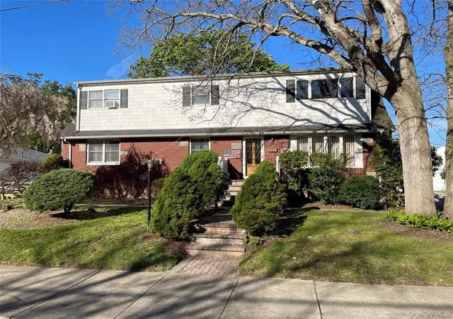 1st image of 581 Grand Ave, Lindenhurst, NY 11757 | MLS# 992179