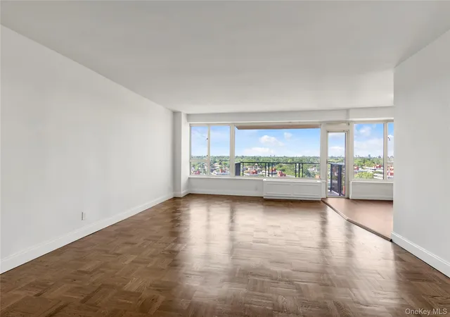 4th image of 166-25 Powells Cvs Blvd, New York, NY 11357