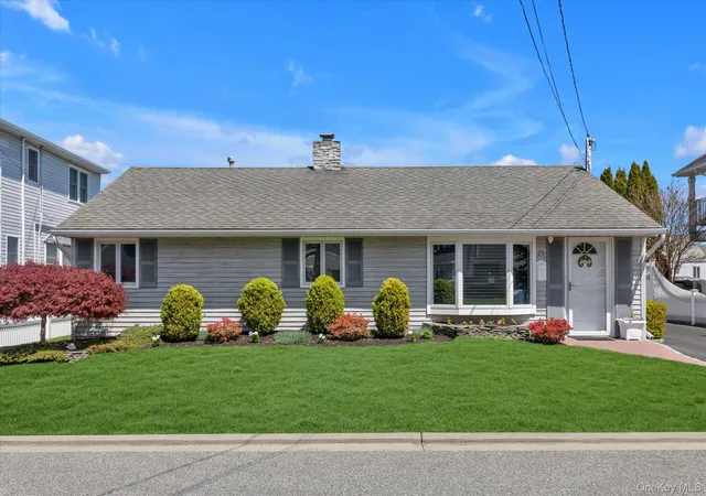 2nd image of 25 Bayview Ave, Babylon, NY 11702 | MLS# 992267