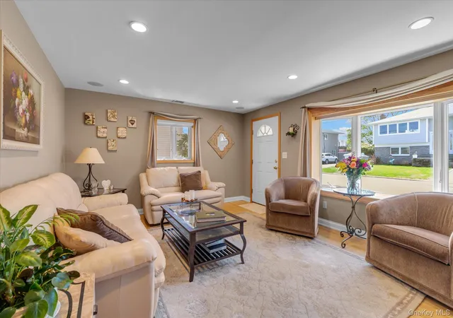 5th image of 25 Bayview Ave, Babylon, NY 11702 | MLS# 992267