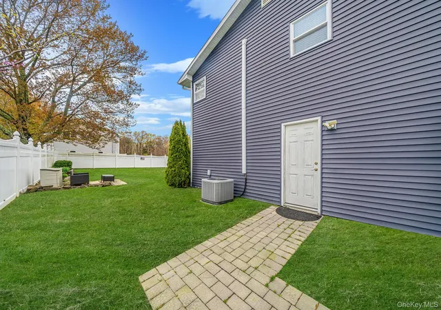 Photo 3 of Sale Pending at 110 Stephen Rd, Bayport, NY 11705 | MLS# 992302 | Listing updated on 2026-07-03