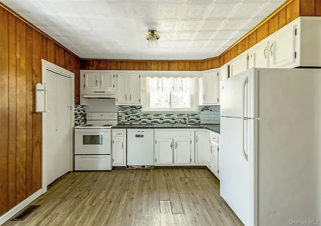 4th image of 135 Corwin St, Greenport, NY 11944 | MLS# 992307