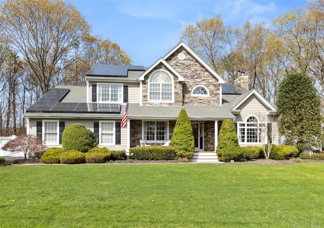 2nd image of 251 Oakwood Rd, Oakdale, NY 11769 | MLS# 992313