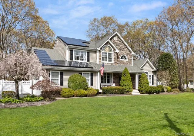 3rd image of 251 Oakwood Rd, Oakdale, NY 11769 | MLS# 992313