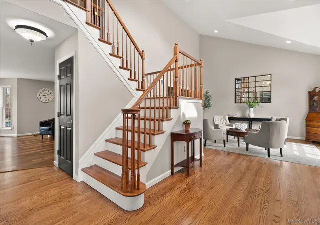 5th image of 251 Oakwood Rd, Oakdale, NY 11769 | MLS# 992313