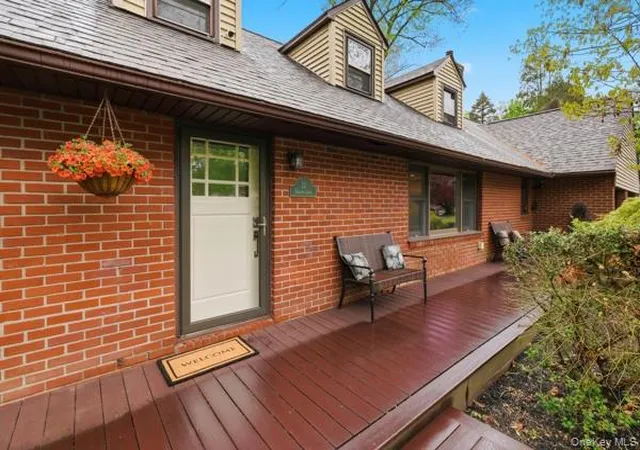 3rd image of 13 Tree Top Ln, Poughkeepsie, NY 12603 | MLS# 992329