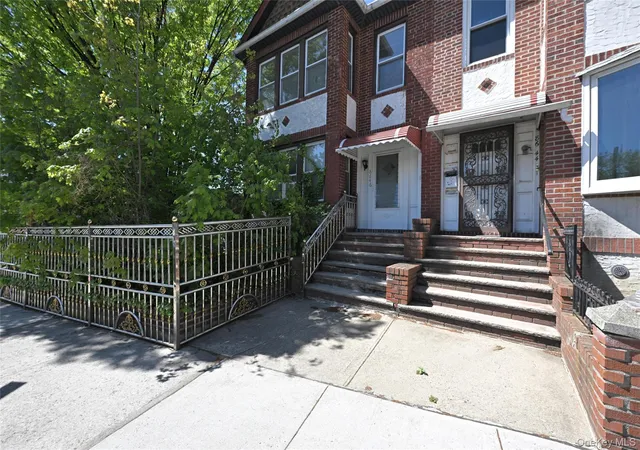Photo 3 of Sale Pending at 86-46 139th Street, Jamaica, NY 11435 | MLS# 992374 | Listing updated on 2026-05-27