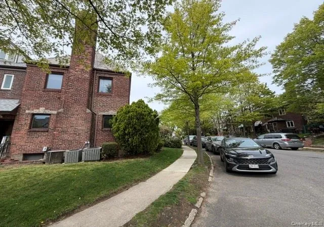 2nd image of 13843 76th Ave, Flushing, NY 11367 | MLS# 992426