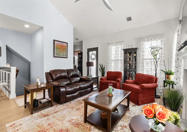 3rd image of 32 Michael Ln, Islip, NY 11730 | MLS# 992429