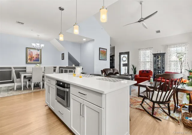 5th image of 32 Michael Ln, Islip, NY 11730 | MLS# 992429