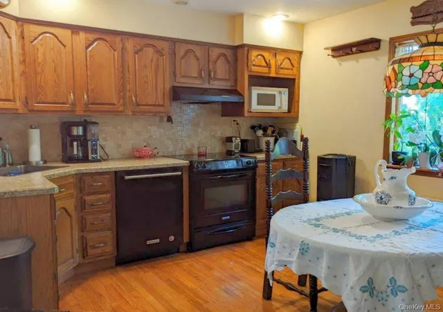 Photo 3 of Single family home for sale at 2 Rhode Is Ave, Massapequa, NY 11758 | MLS# 992438 | Listing updated on 2026-10-08