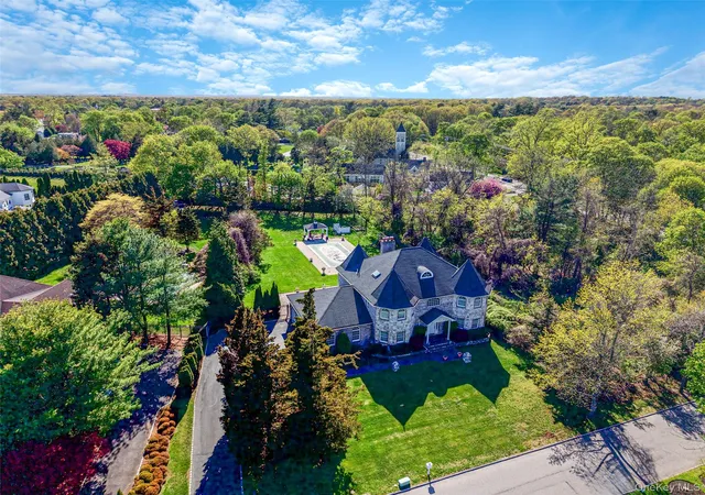 2nd image of 2 Deepwells Ln, Smithtown, NY 11780 | MLS# 992489