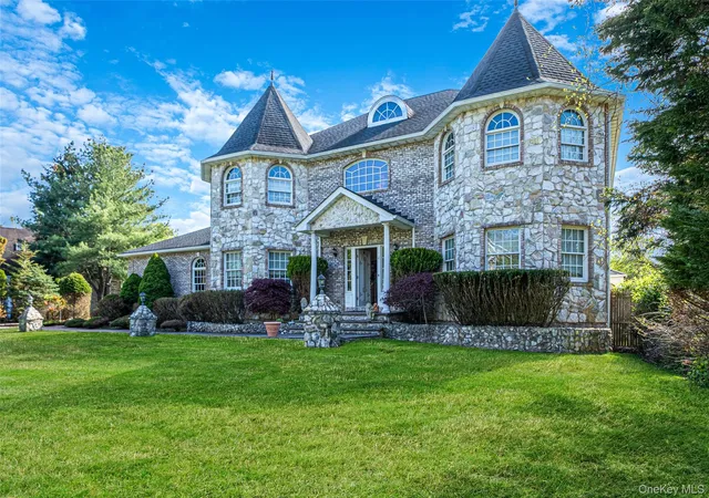 3rd image of 2 Deepwells Ln, Smithtown, NY 11780 | MLS# 992489