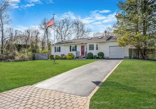 4th image of 9 Hickory Ln, East Moriches, NY 11940 | MLS# 992500