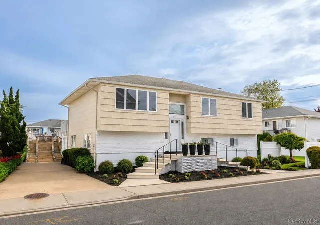 5th image of 2756 Barbara Rd, Hempstead, NY 11710 | MLS# 992557