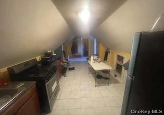 Listing Photo 2 - Condo for sale in building located at 124 S 11th Ave, Mount Vernon, NY 10550 - Unit #