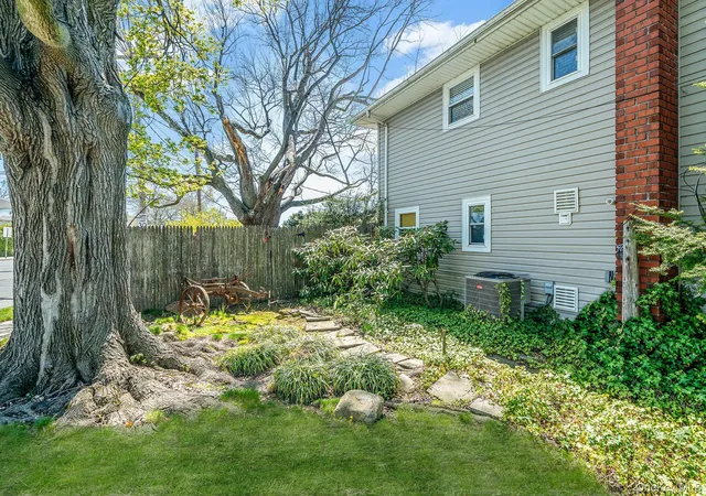 3rd image of 202 N Hickory St, Oyster Bay, NY 11758 | MLS# 992582
