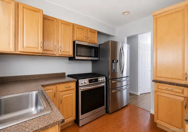 3rd image of 313 2Nd Ave, Brentwood, NY 11717 | MLS# 992593