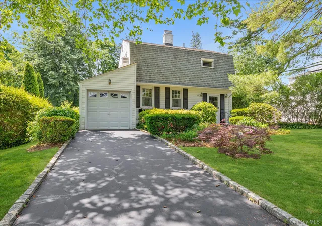 1st image of 148 Princeton St, North Hempstead, NY 11577 | MLS# 992598